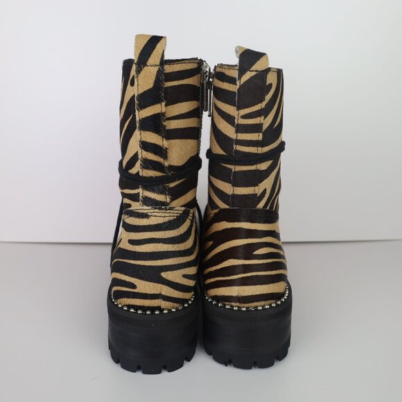 Aqua Women’s Tiger Print Jax Studded Hiker Combat Boots Lace Up Round Toe 5.5 - Picture 11 of 16